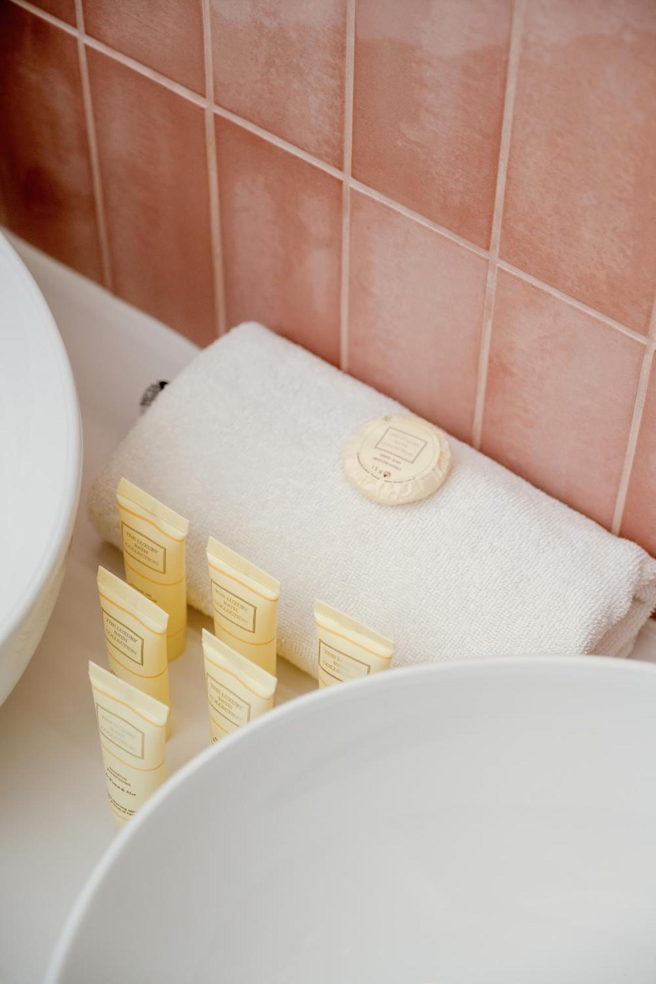 Elegancki Apartament Z Parkingiem Blisko Starego Miasta By Noclegi Renters Wroclaw Luaran gambar